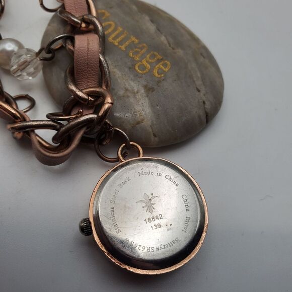 Rose gold tone bracelet watch needs batteries - Picture 2 of 3
